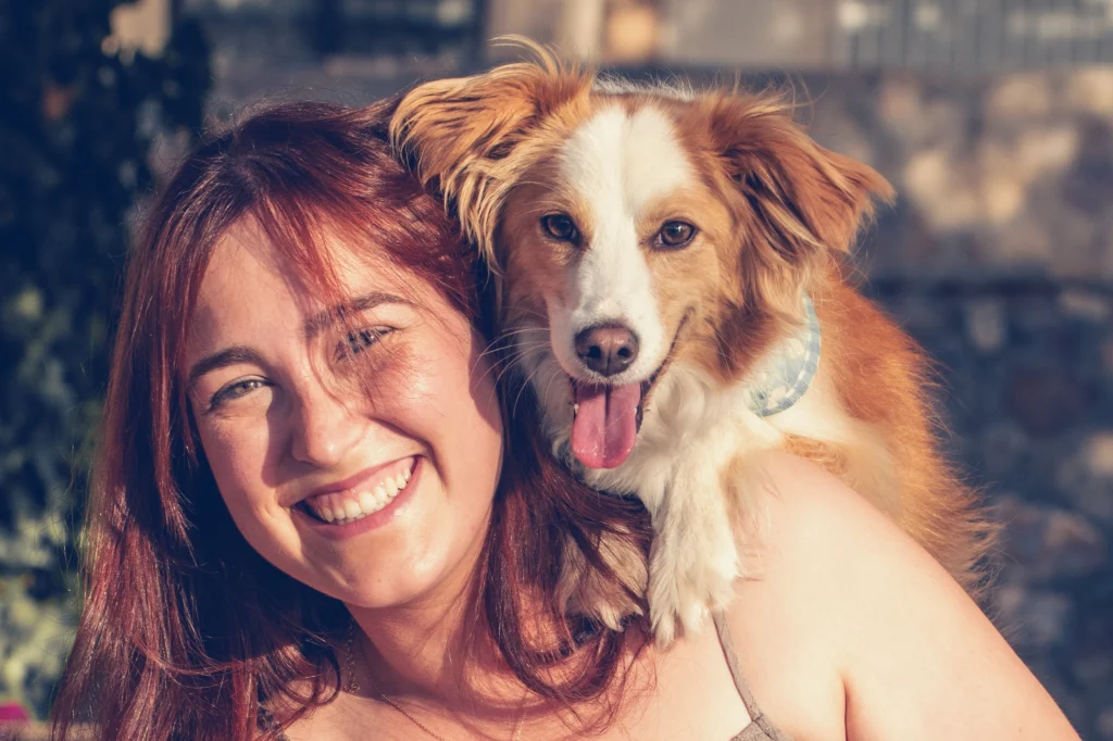 una familia en una sesión de fotografia de perros murcia.