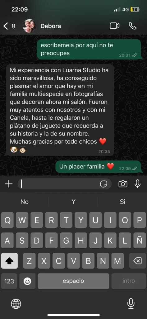 Reseña de una mujer a unos fotografos en Águilas de perros.